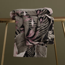 Load image into Gallery viewer, Tropicani teppi (8228869964092)
